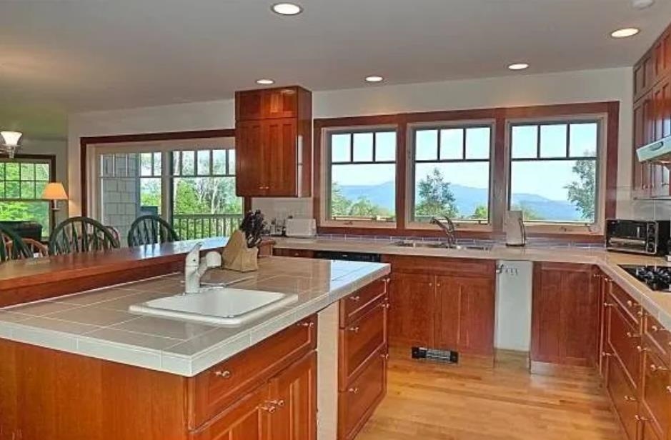 Stowe, Vermont 05672, United States, 3 Bedrooms Bedrooms, ,3 BathroomsBathrooms,Residential,Active,255209