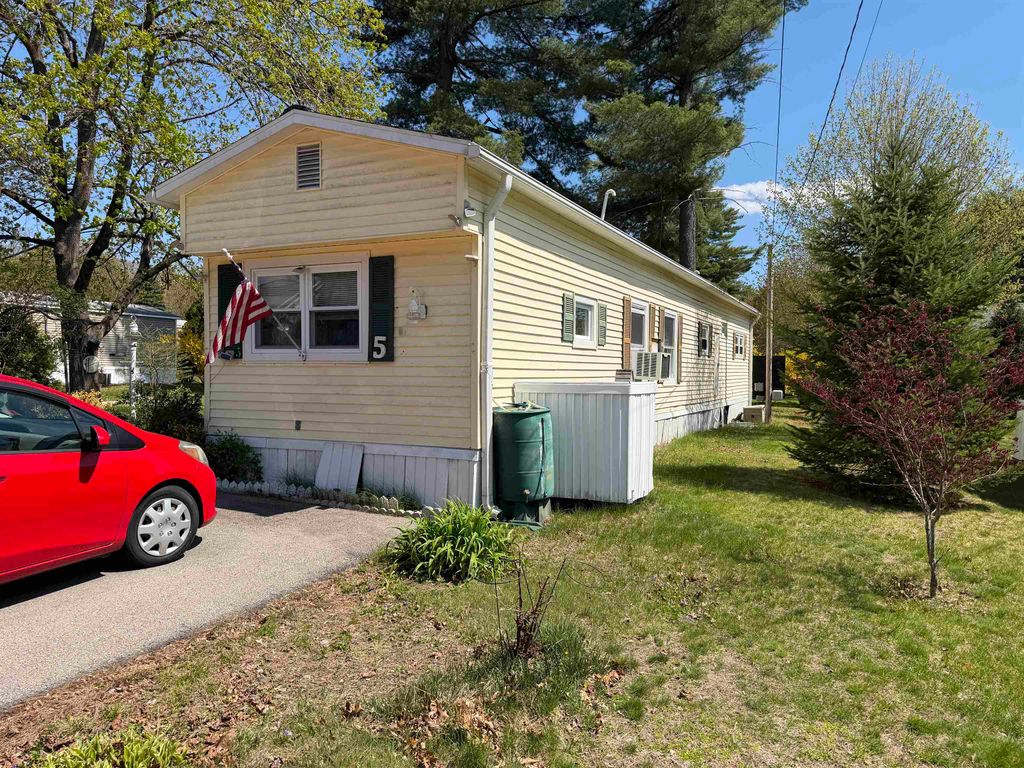 Photo of 5 Shadycrest Drive, Nashua, NH 03062 (MLS # 5087303)