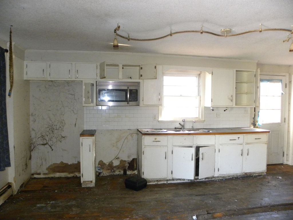 Photo of 60 W Elmwood Avenue, Manchester, NH 03103 (MLS # 5070816)