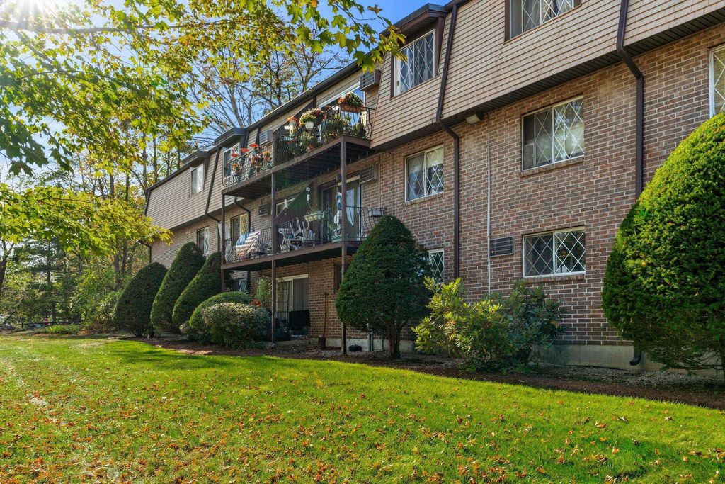 Photo of 2 Silvestri Circle #4, Derry, NH 03038 (MLS # 5064423)