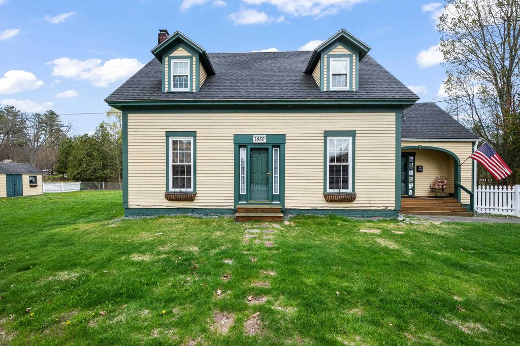 Photo of 7 Pleasant Street, Lancaster, NH 03584 (MLS # 5088717)