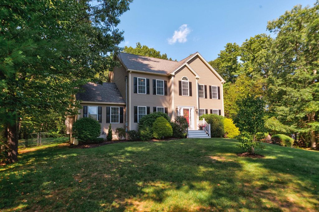 Photo of 7 Rellas Ridge, Kingston, NH 03848 (MLS # 5082172)