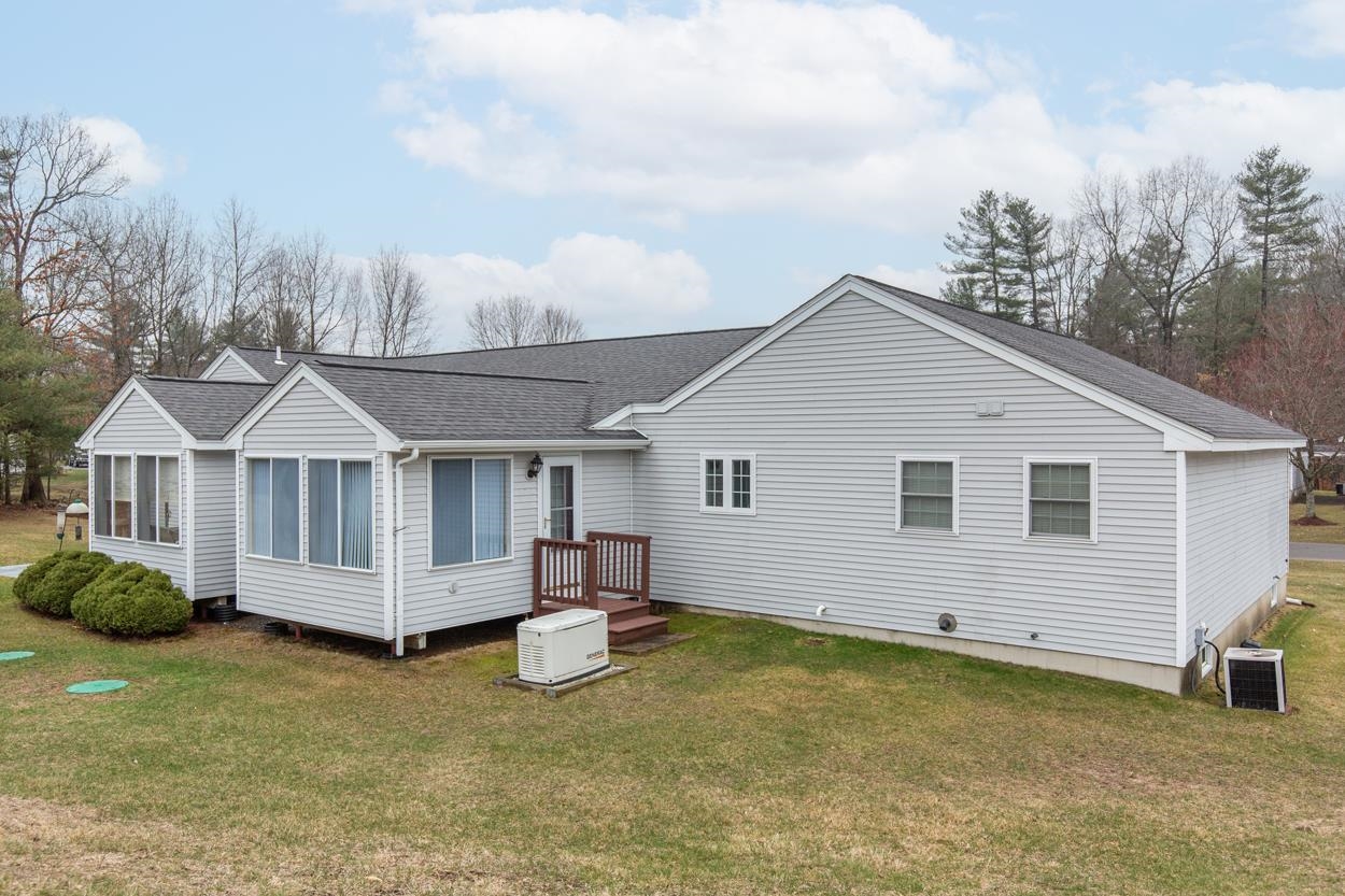 Londonderry, New Hampshire 03053, United States, 1 Bedroom Bedrooms, ,2 BathroomsBathrooms,Residential,Pending,106952