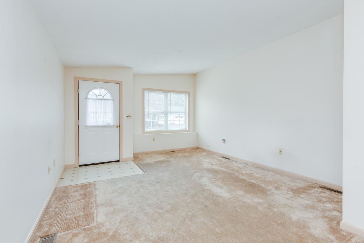 Londonderry, New Hampshire 03053, United States, 1 Bedroom Bedrooms, ,2 BathroomsBathrooms,Residential,Pending,106952