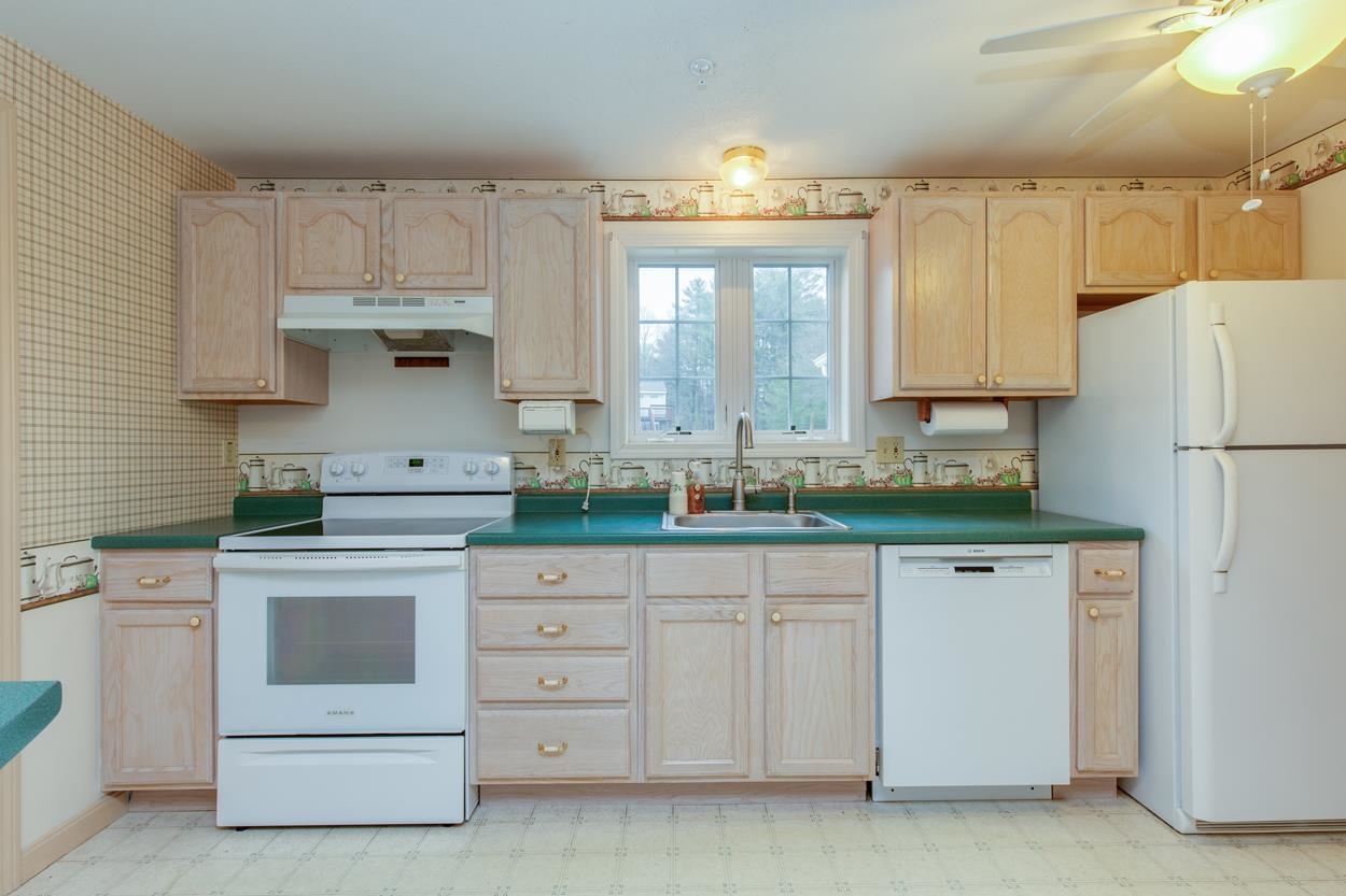 Londonderry, New Hampshire 03053, United States, 1 Bedroom Bedrooms, ,2 BathroomsBathrooms,Residential,Pending,106952