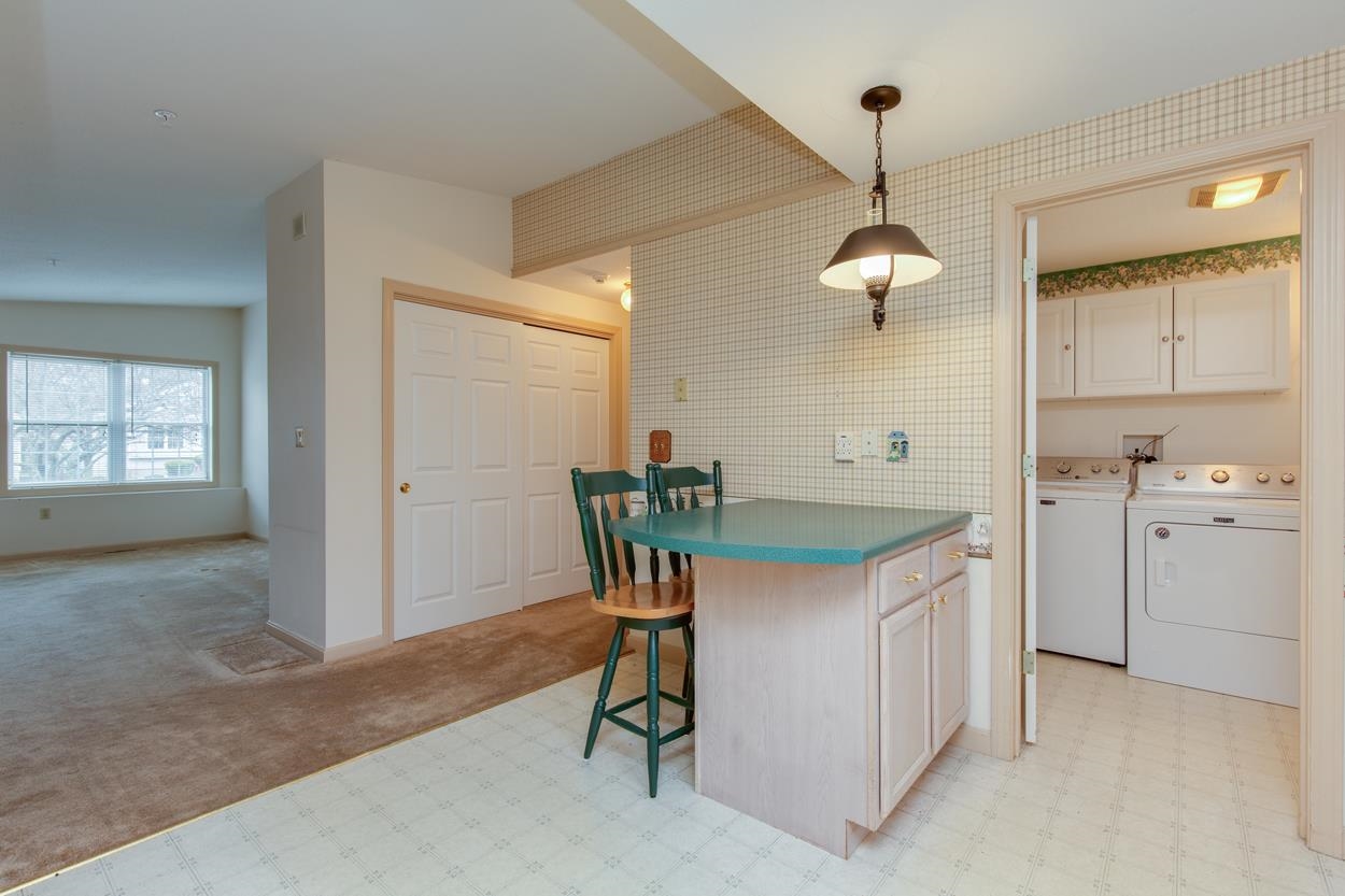 Londonderry, New Hampshire 03053, United States, 1 Bedroom Bedrooms, ,2 BathroomsBathrooms,Residential,Pending,106952