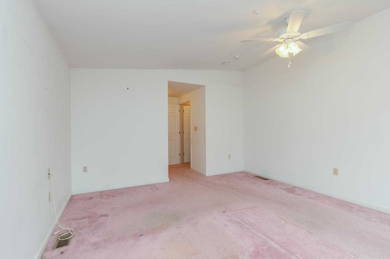 Londonderry, New Hampshire 03053, United States, 1 Bedroom Bedrooms, ,2 BathroomsBathrooms,Residential,Pending,106952