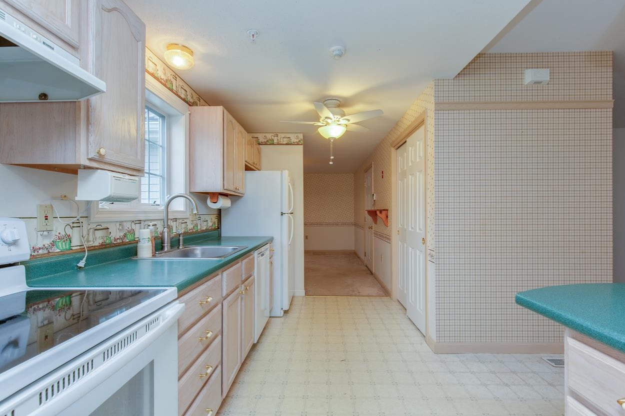 Londonderry, New Hampshire 03053, United States, 1 Bedroom Bedrooms, ,2 BathroomsBathrooms,Residential,Pending,106952