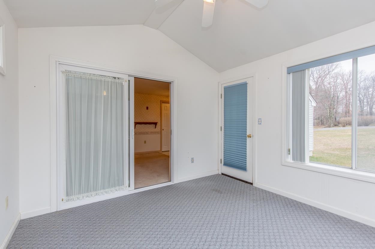 Londonderry, New Hampshire 03053, United States, 1 Bedroom Bedrooms, ,2 BathroomsBathrooms,Residential,Pending,106952