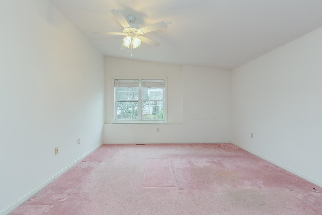 Londonderry, New Hampshire 03053, United States, 1 Bedroom Bedrooms, ,2 BathroomsBathrooms,Residential,Pending,106952