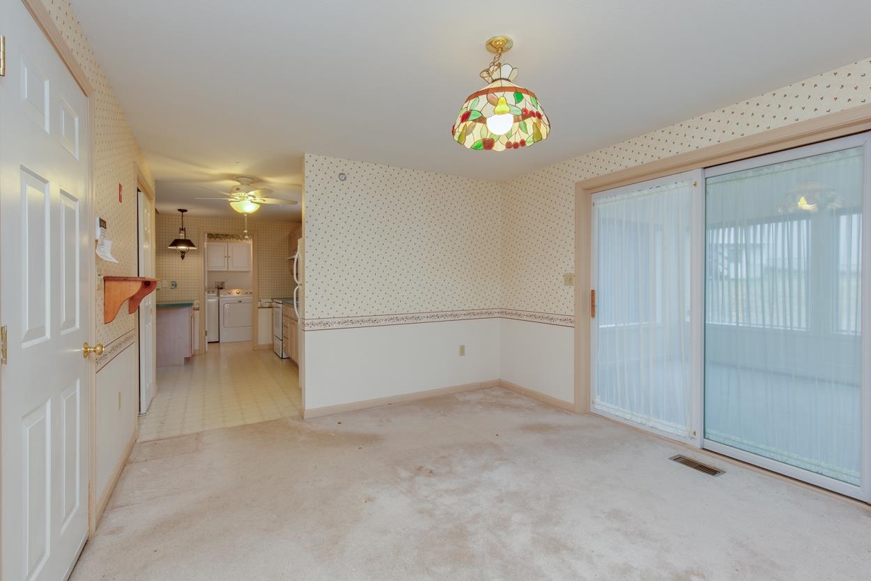 Londonderry, New Hampshire 03053, United States, 1 Bedroom Bedrooms, ,2 BathroomsBathrooms,Residential,Pending,106952