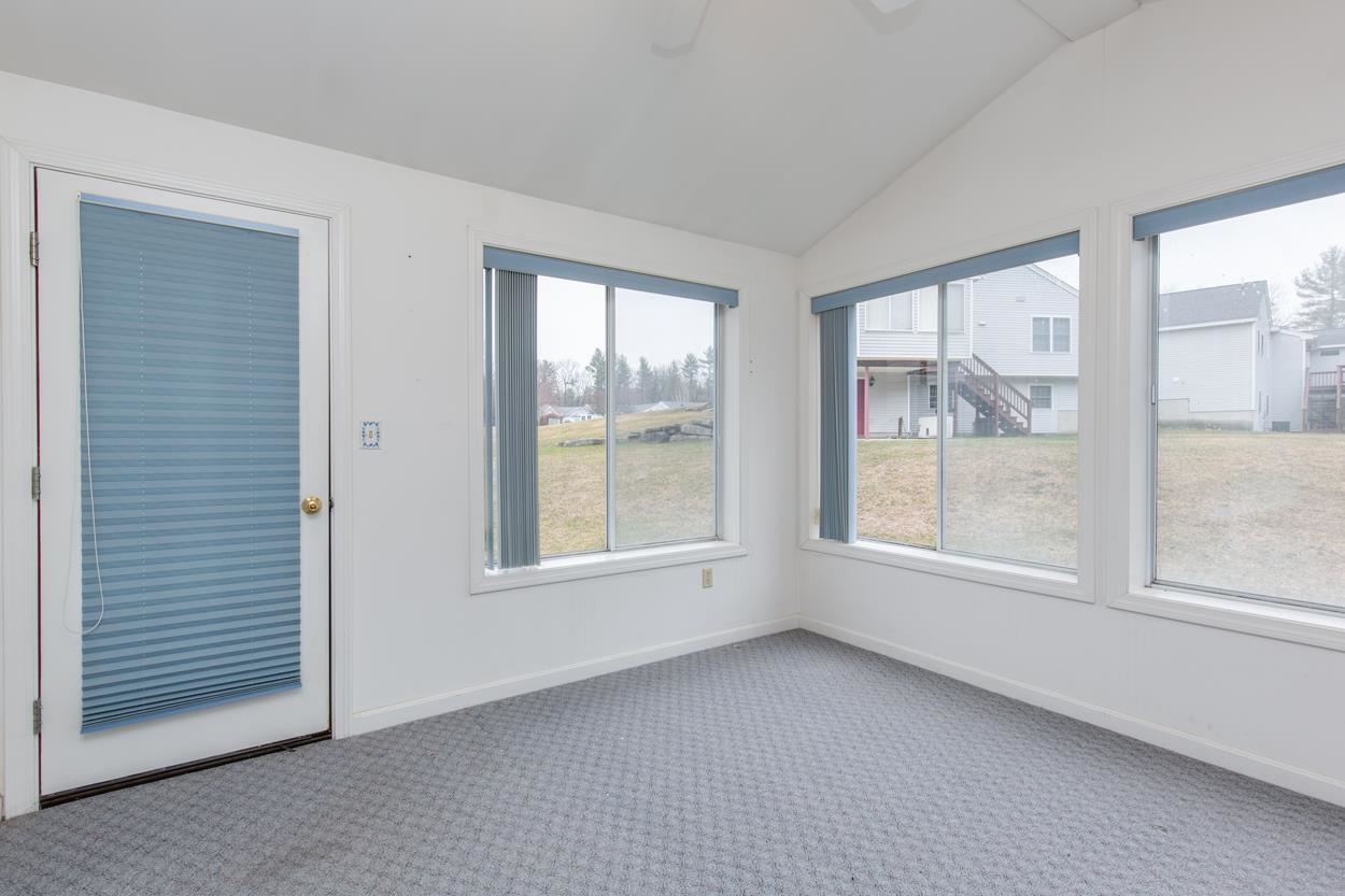 Londonderry, New Hampshire 03053, United States, 1 Bedroom Bedrooms, ,2 BathroomsBathrooms,Residential,Pending,106952