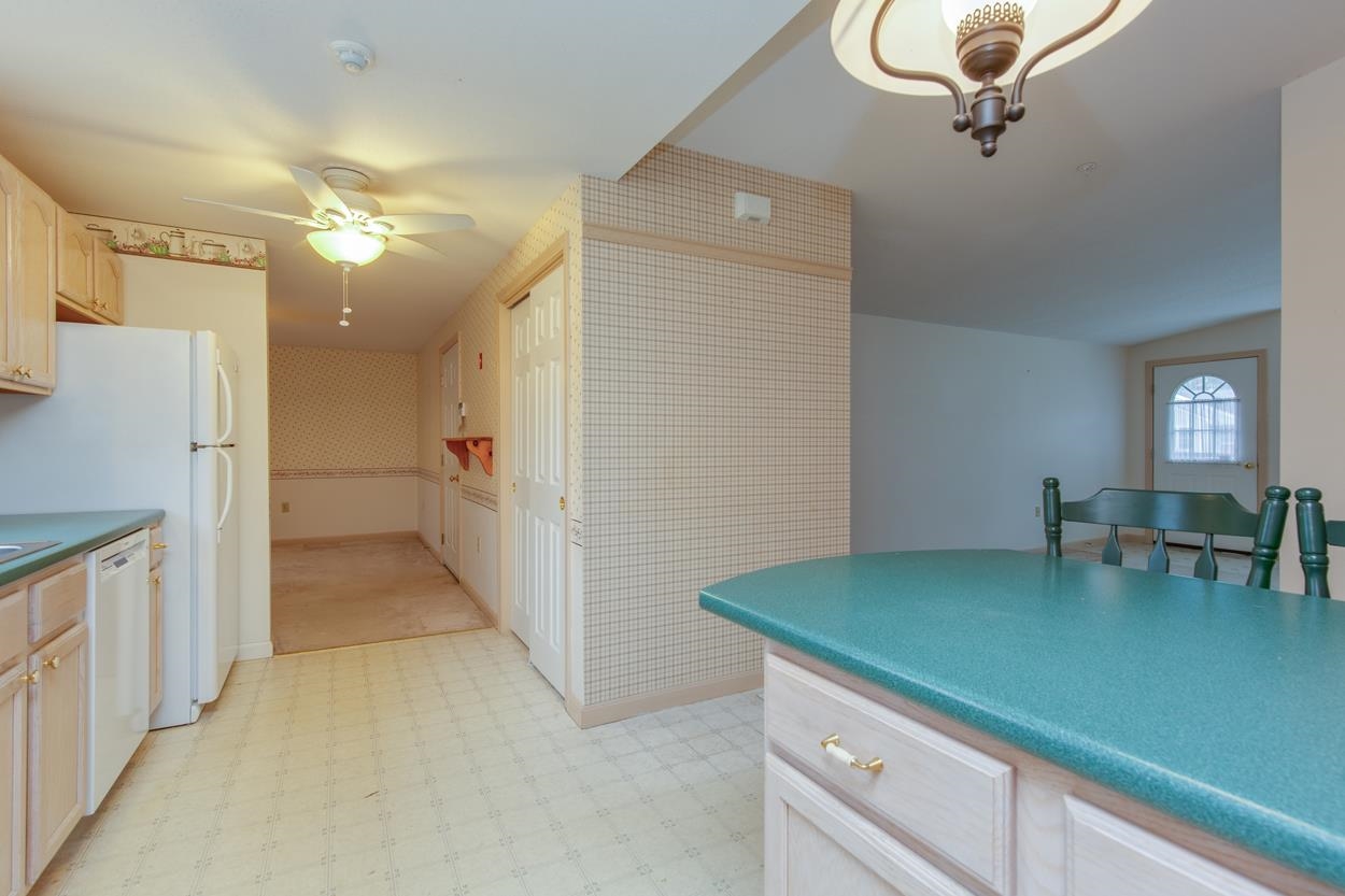 Londonderry, New Hampshire 03053, United States, 1 Bedroom Bedrooms, ,2 BathroomsBathrooms,Residential,Pending,106952