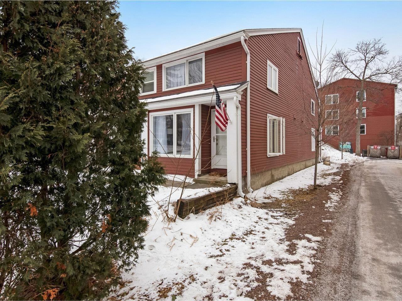 297 College Street 4C