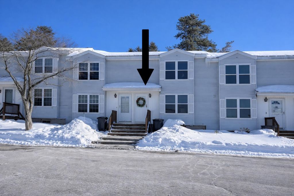 Photo of 107 Franklin Street #4, Derry, NH 03038 (MLS # 5079089)