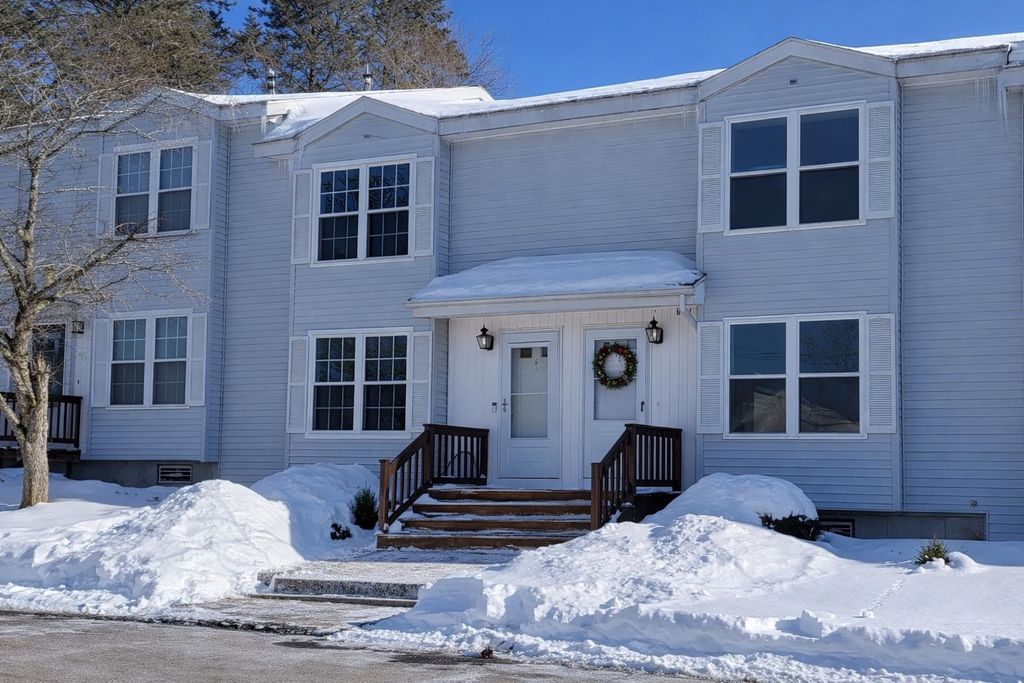 Photo of 107 Franklin Street #4, Derry, NH 03038 (MLS # 5079089)