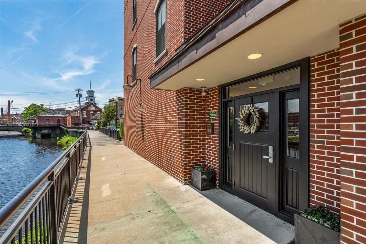 52 Main Street 201