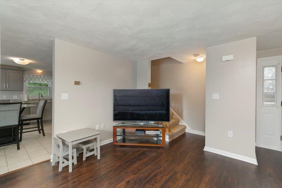 15 Crescent Street E