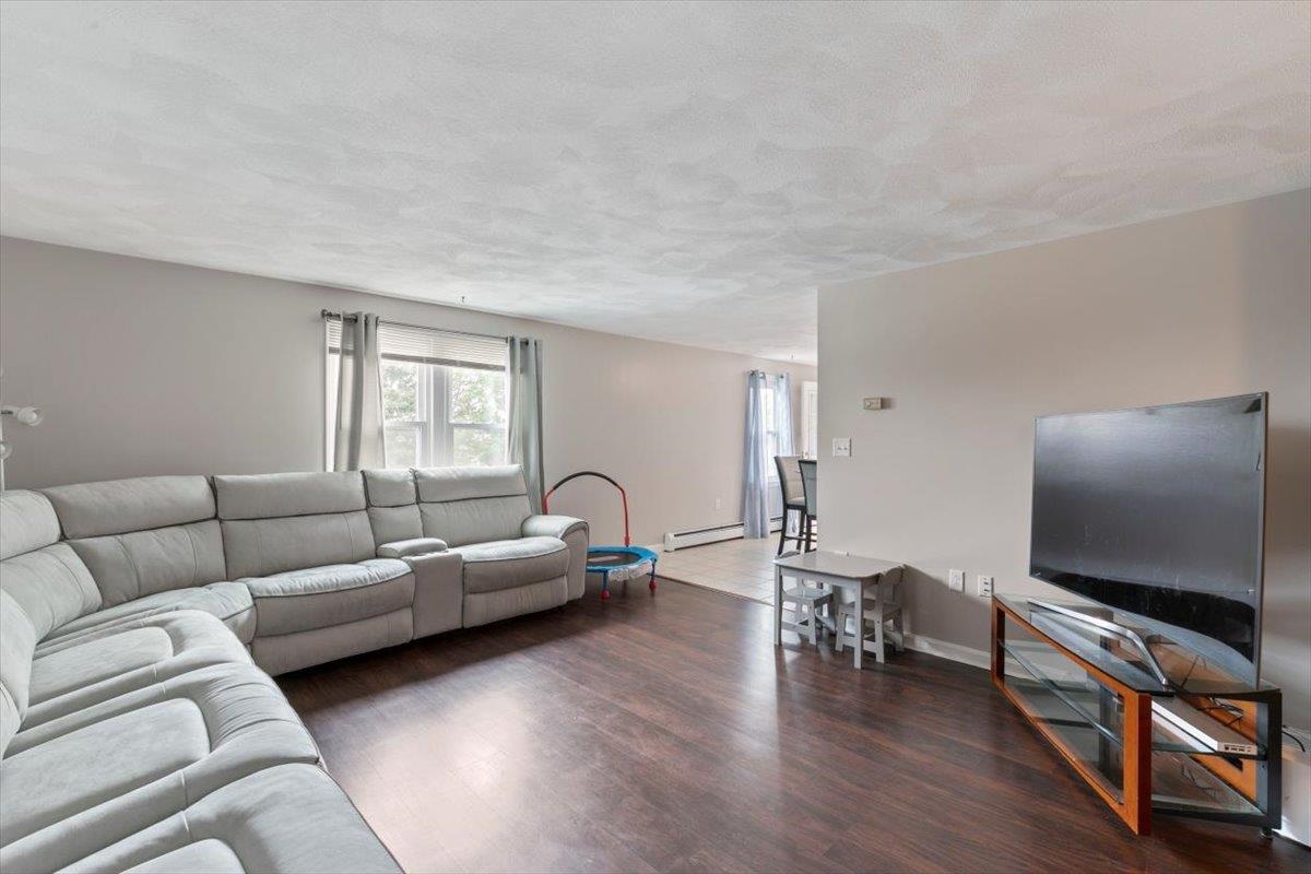15 Crescent Street E