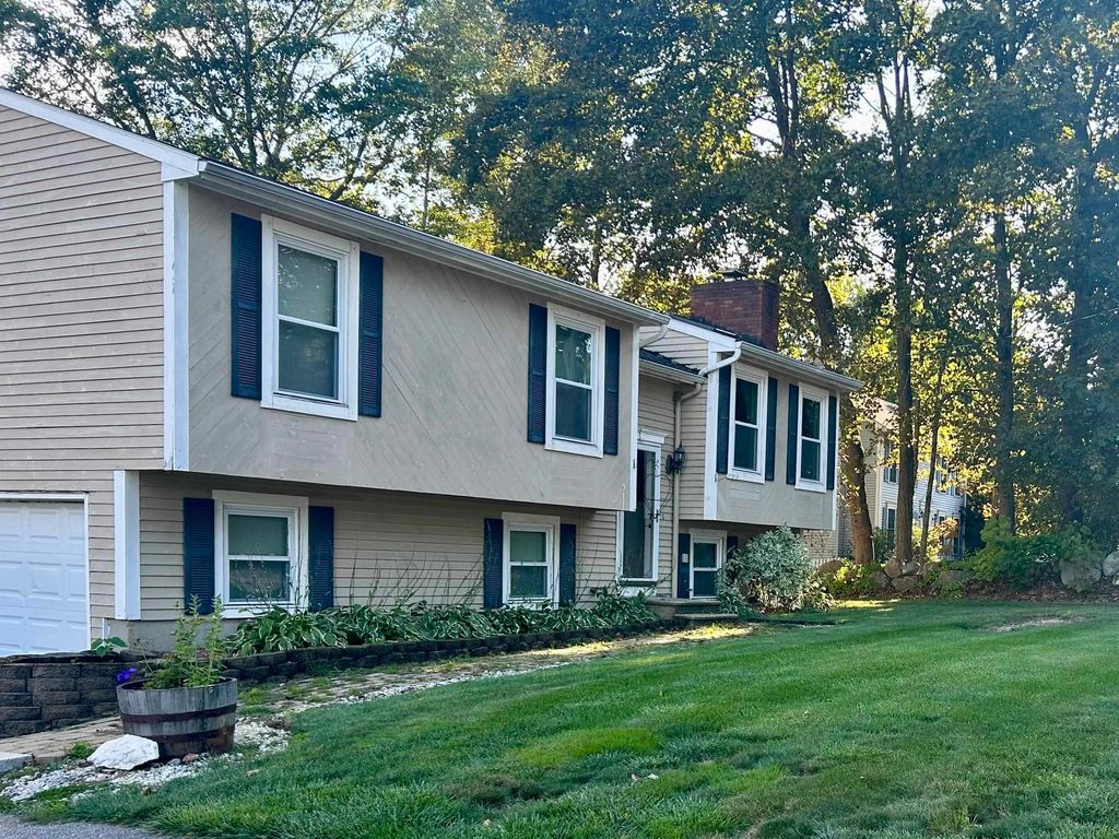 Photo of 1409 wellington Road, Manchester, NH 03104 (MLS # 5077663)