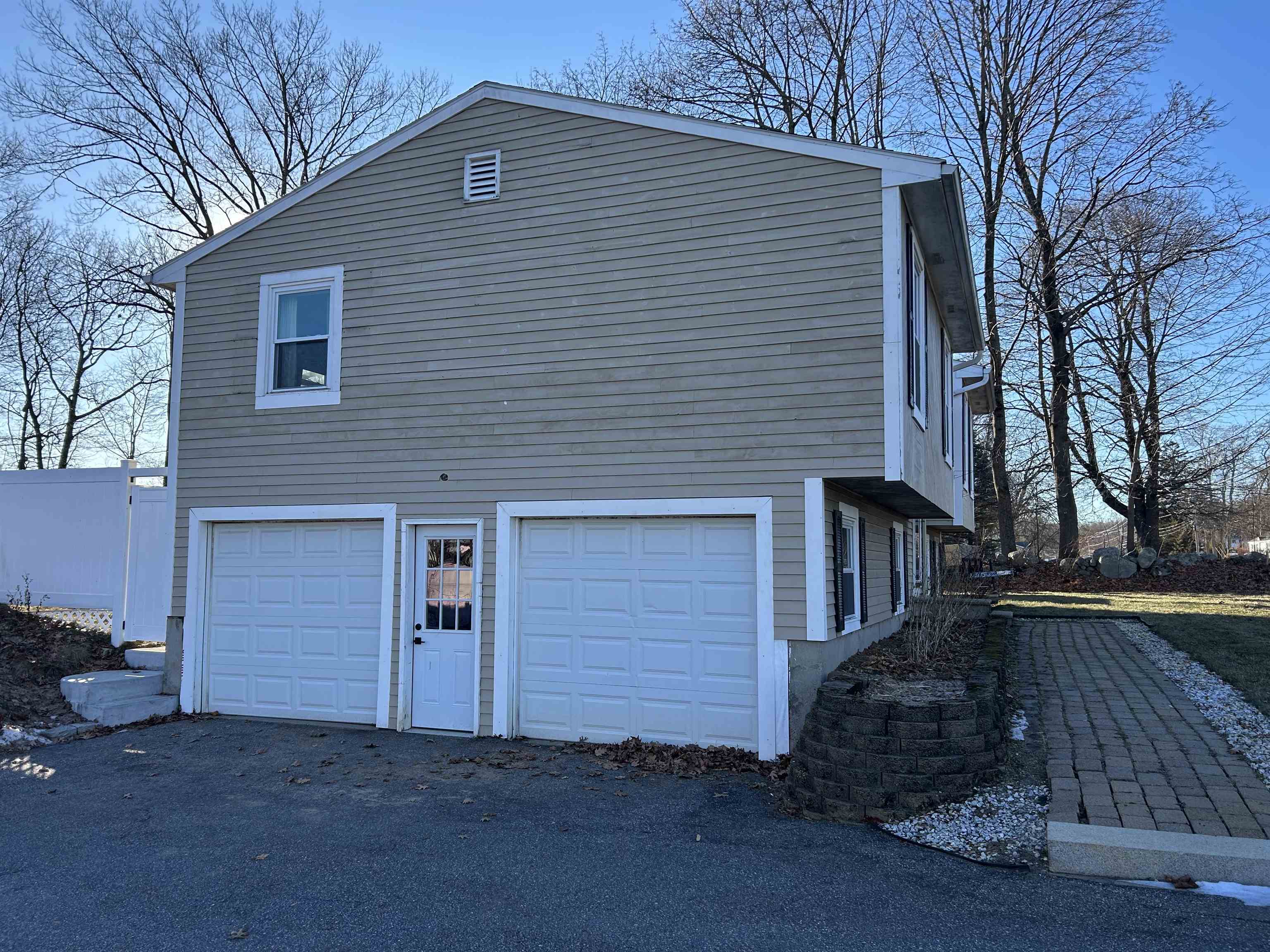 1409 wellington Road