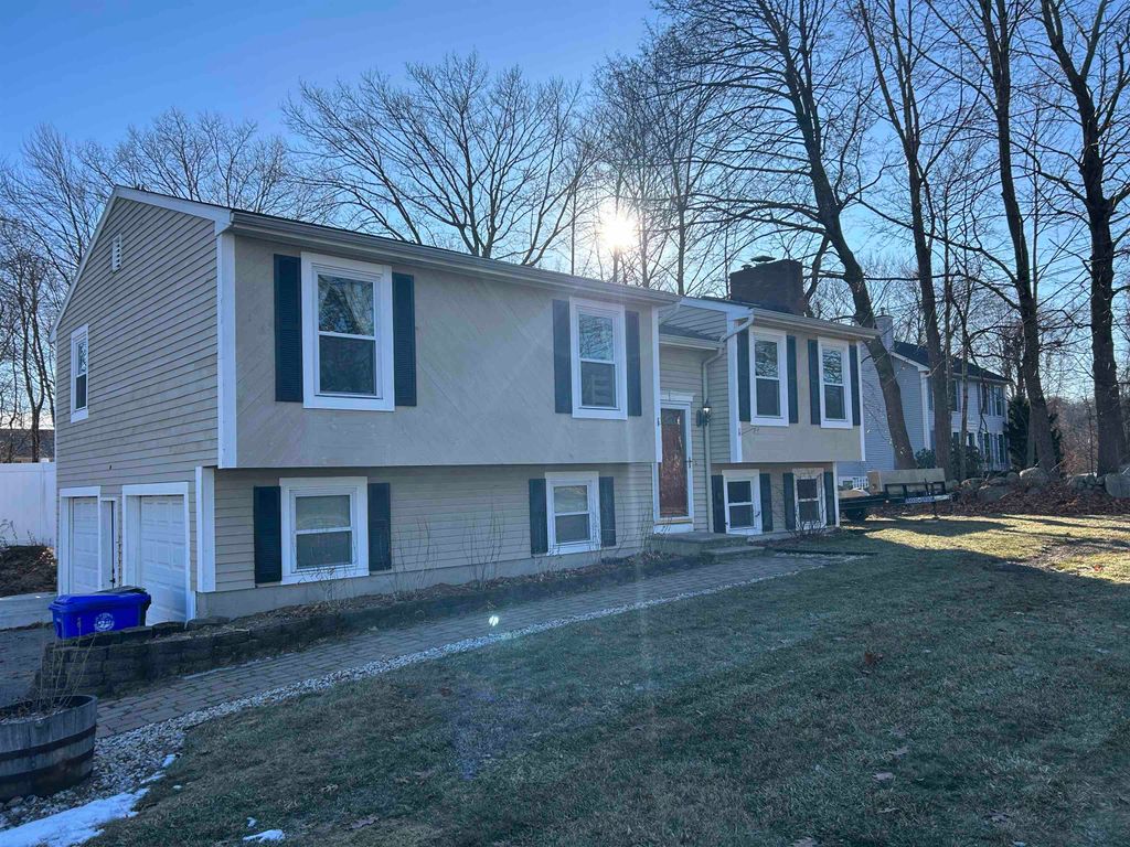 Photo of 1409 wellington Road, Manchester, NH 03104 (MLS # 5077663)