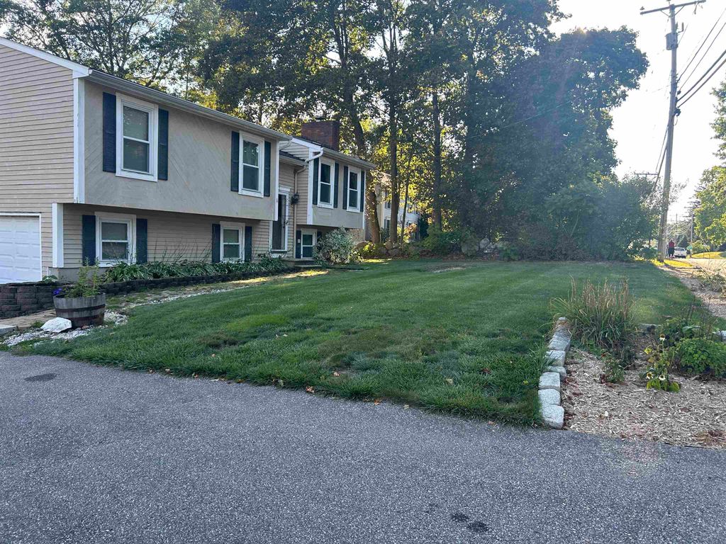 Photo of 1409 wellington Road, Manchester, NH 03104 (MLS # 5077663)