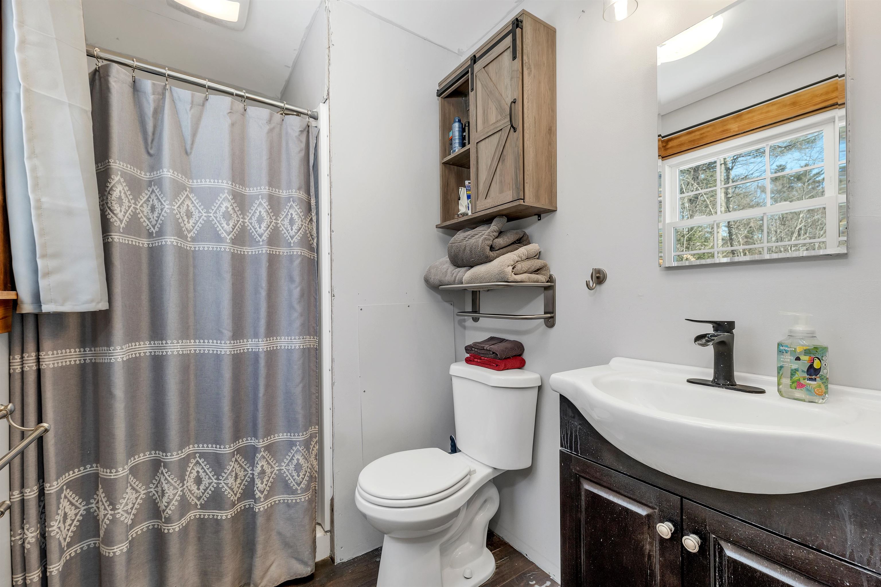 Candia, New Hampshire 03034, United States, 3 Bedrooms Bedrooms, ,3 BathroomsBathrooms,Residential,Pending,87839