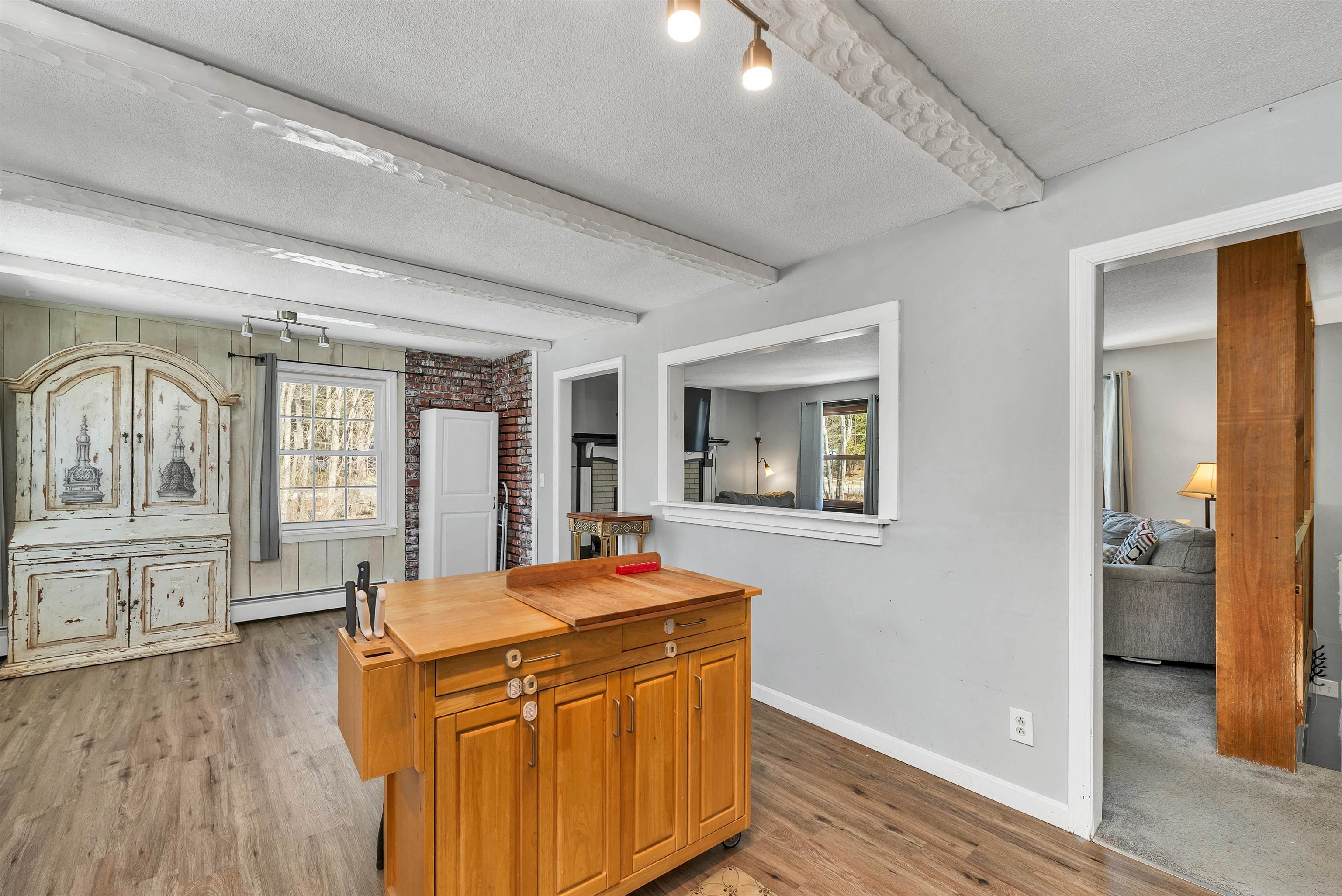 Candia, New Hampshire 03034, United States, 3 Bedrooms Bedrooms, ,3 BathroomsBathrooms,Residential,Pending,87839