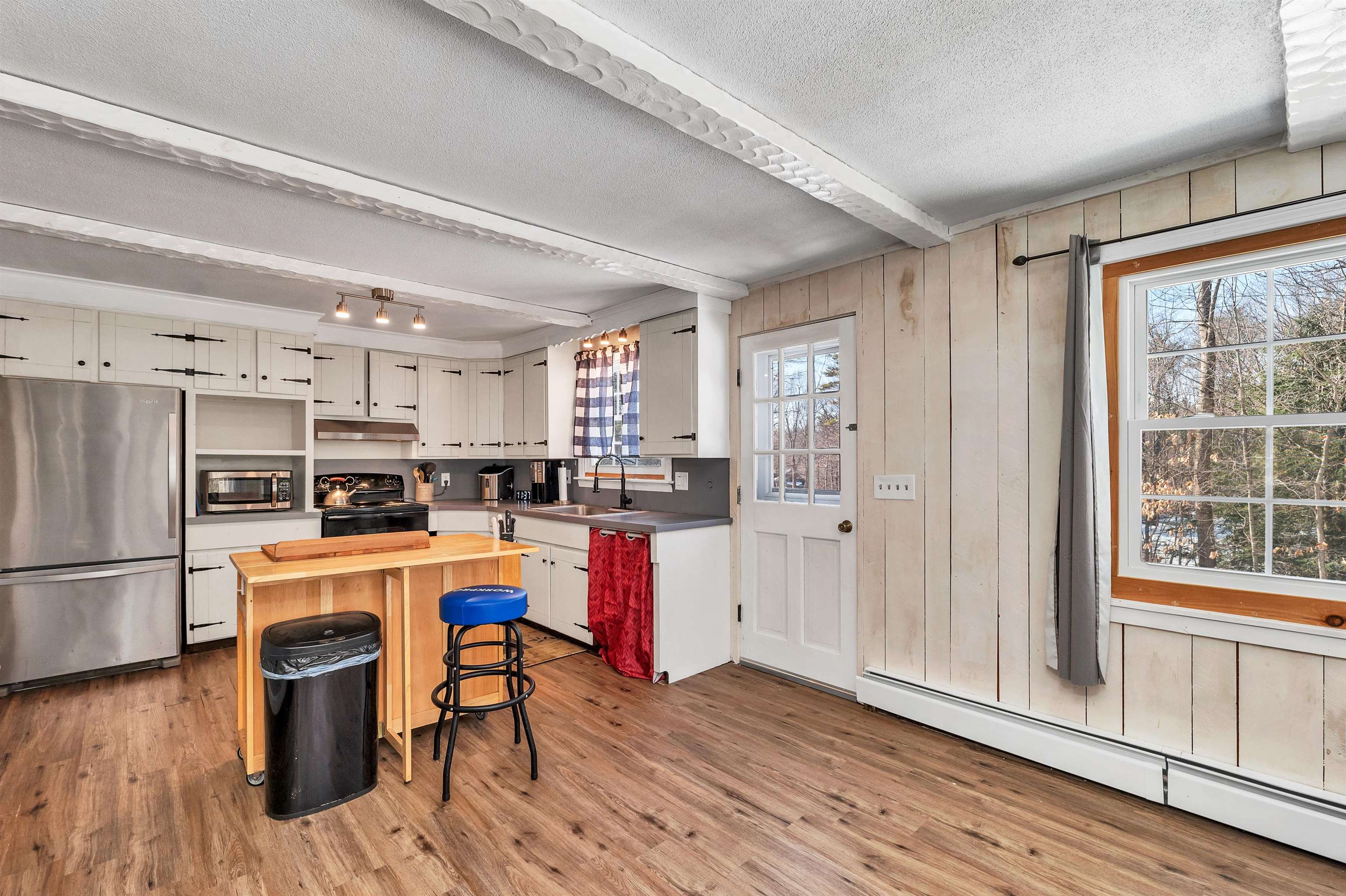 Candia, New Hampshire 03034, United States, 3 Bedrooms Bedrooms, ,3 BathroomsBathrooms,Residential,Pending,87839