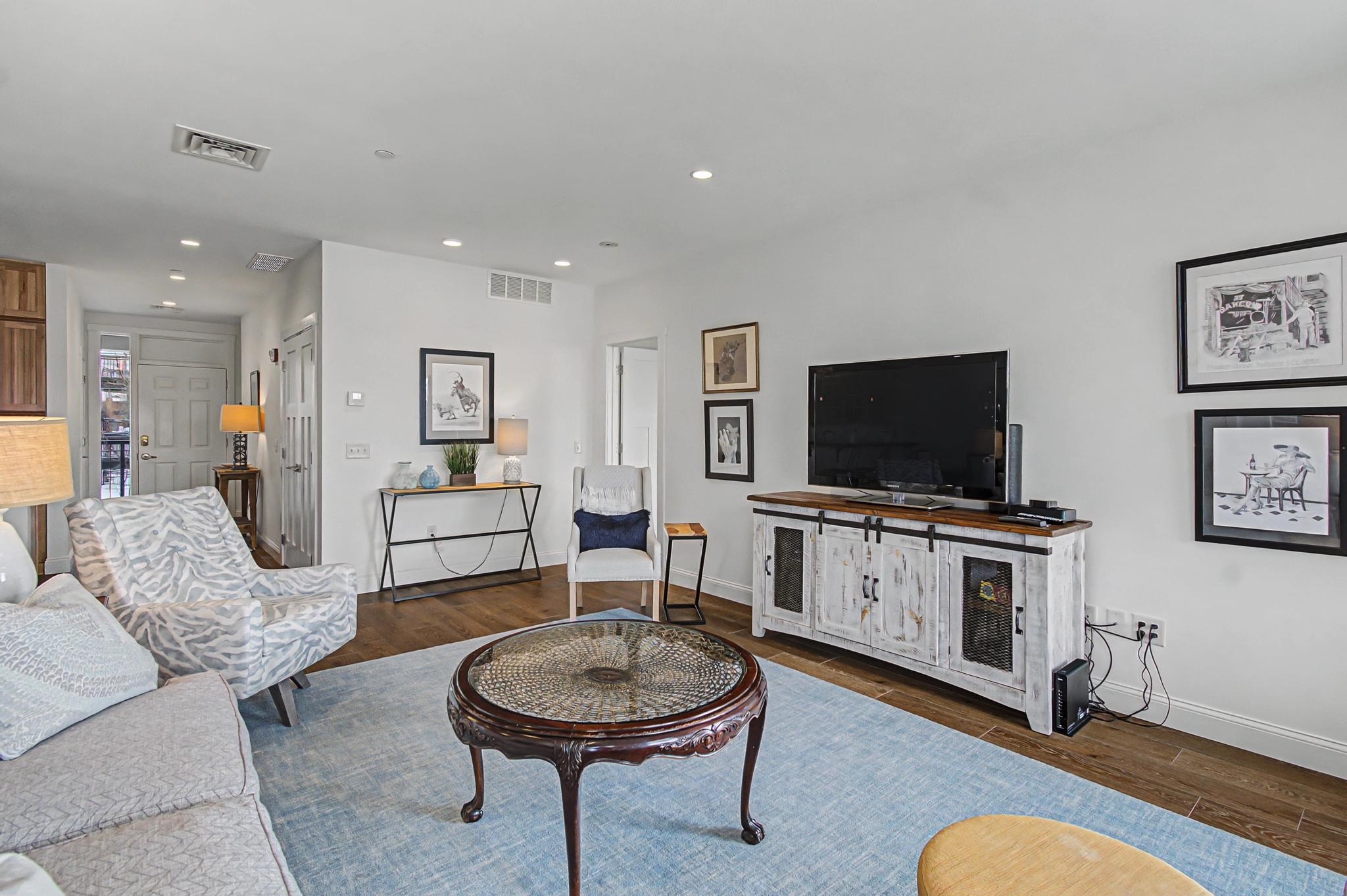 40 College Street 303