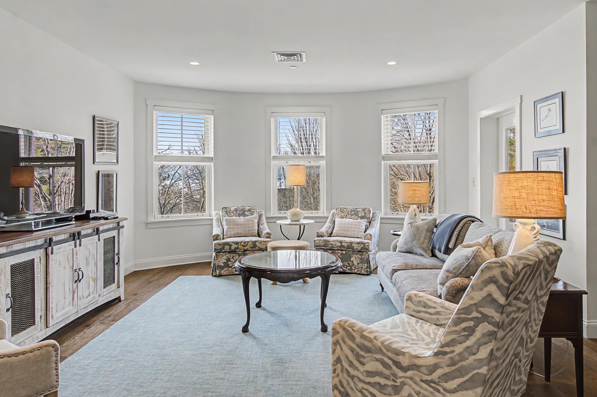 40 College Street 303