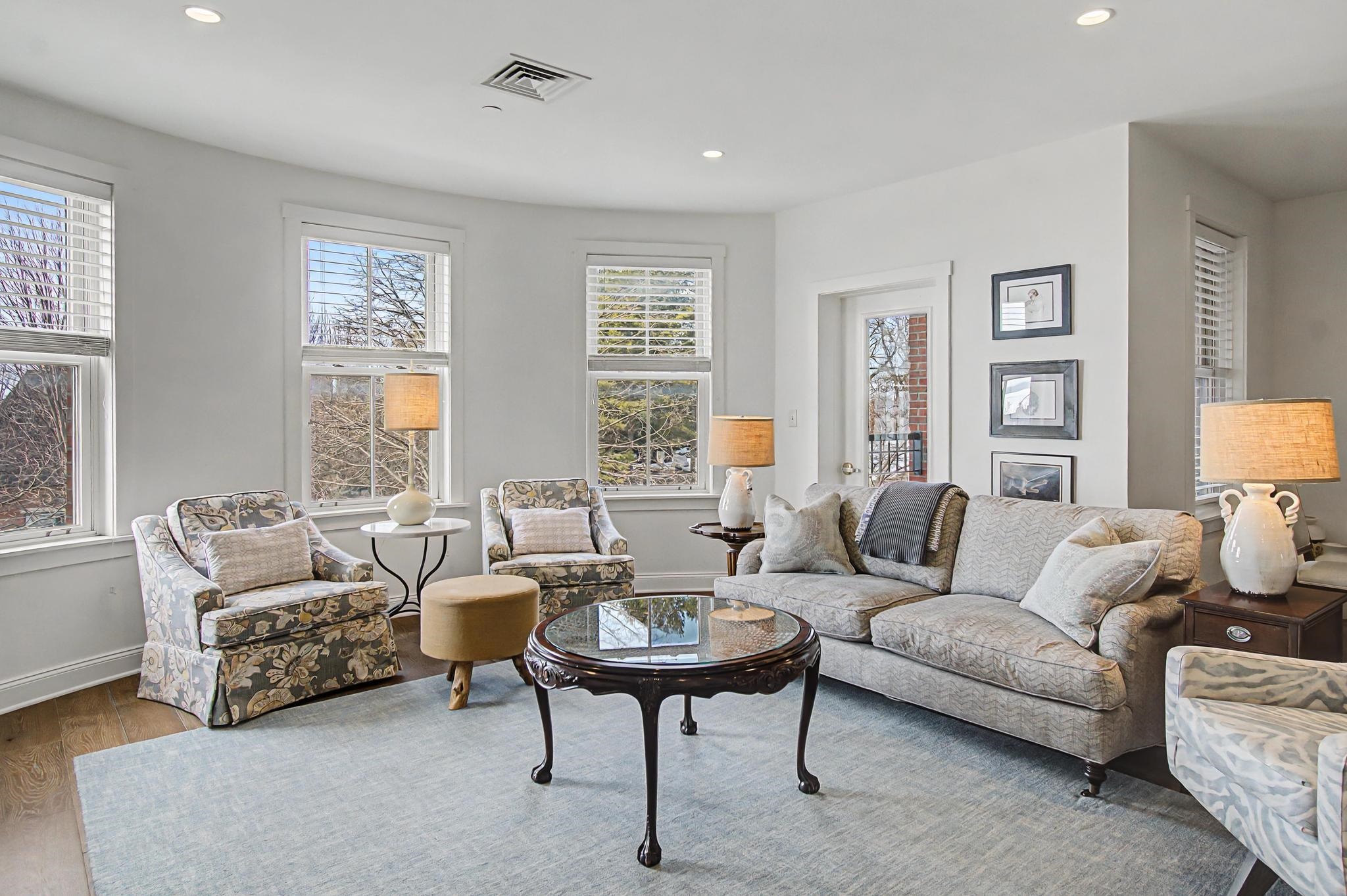 40 College Street 303