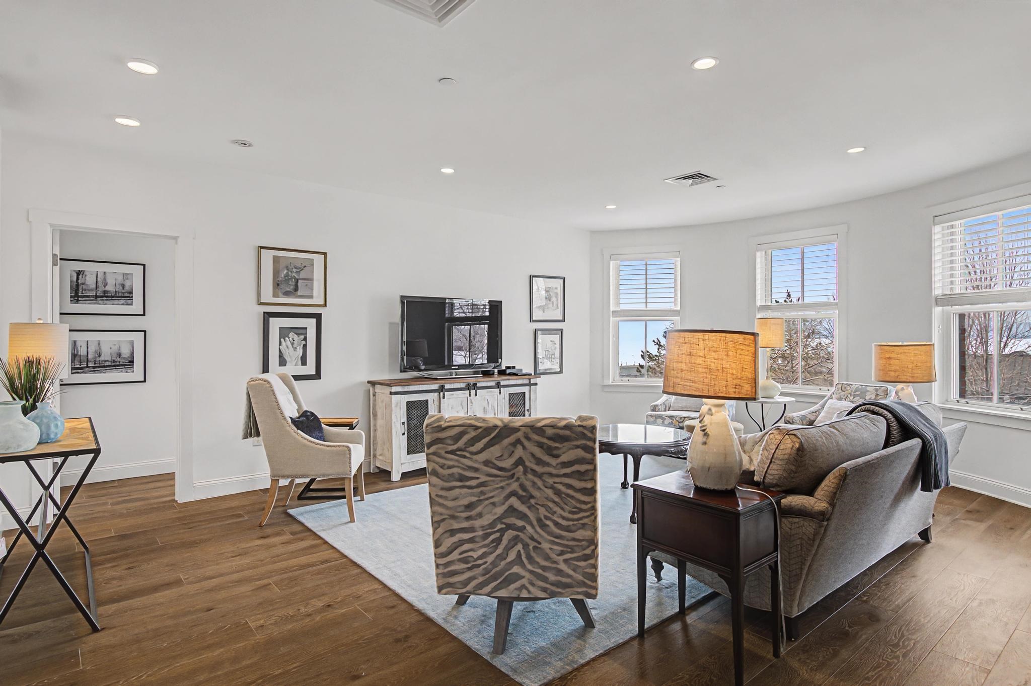 40 College Street 303