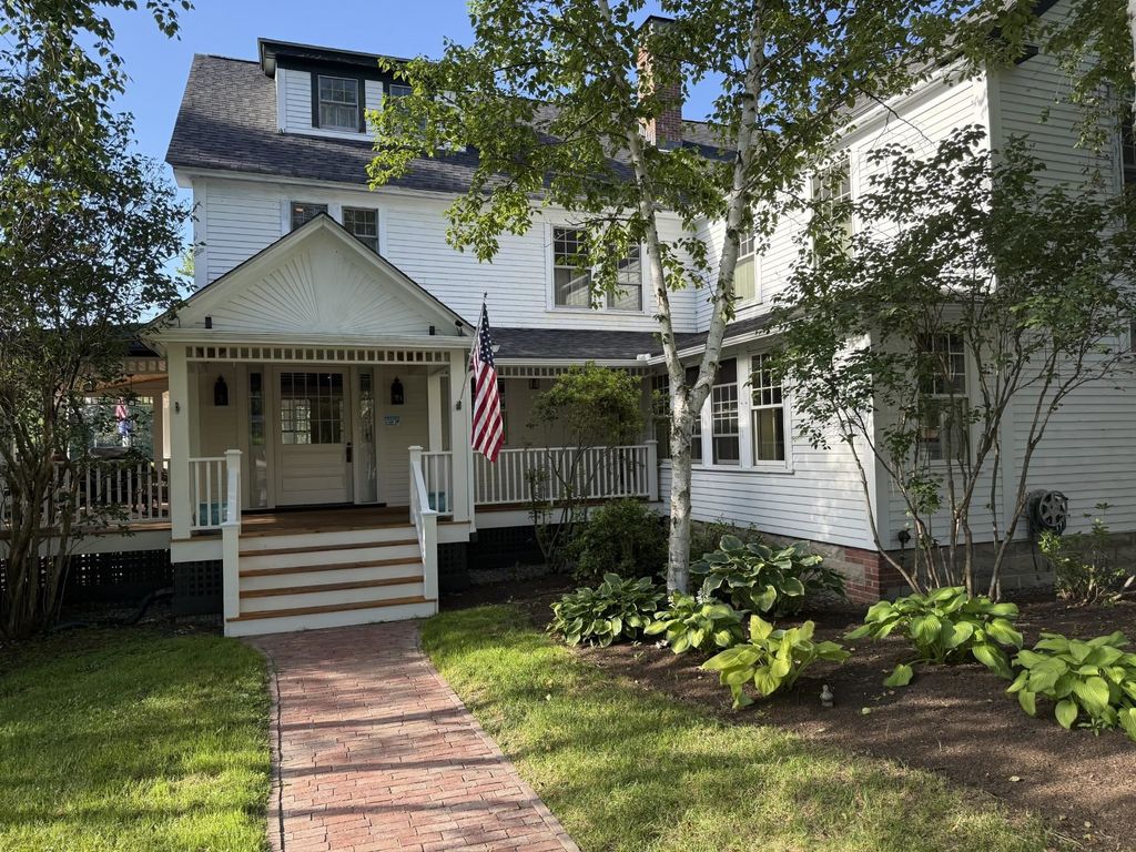 Photo of 15 Lake Avenue, Sunapee, NH 03782 (MLS # 5074404)