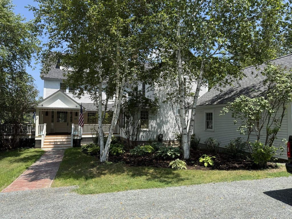 Photo of 15 Lake Avenue, Sunapee, NH 03782 (MLS # 5074404)