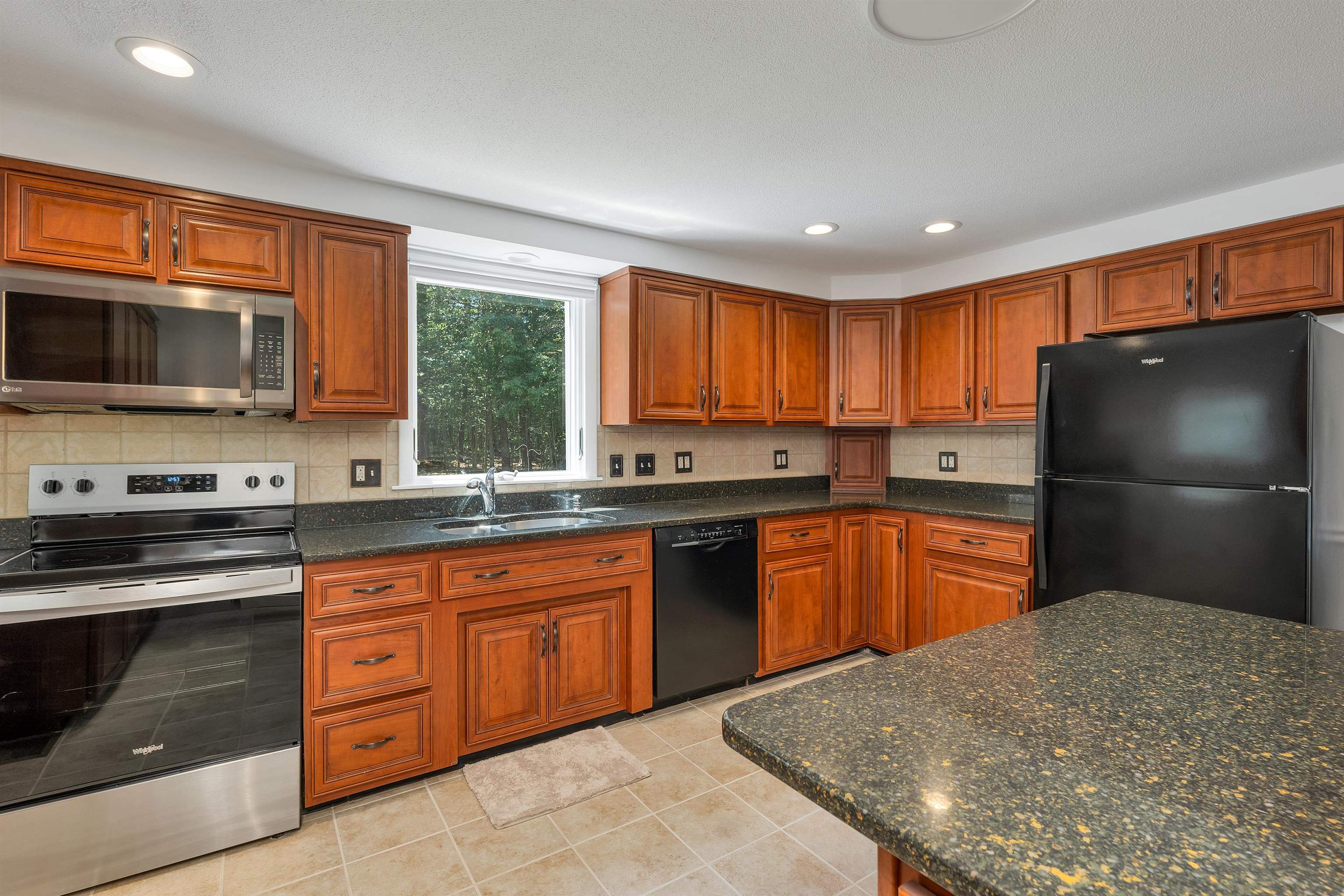 Bow, New Hampshire 03304, United States, 2 Bedrooms Bedrooms, ,2 BathroomsBathrooms,Residential,Pending,159219