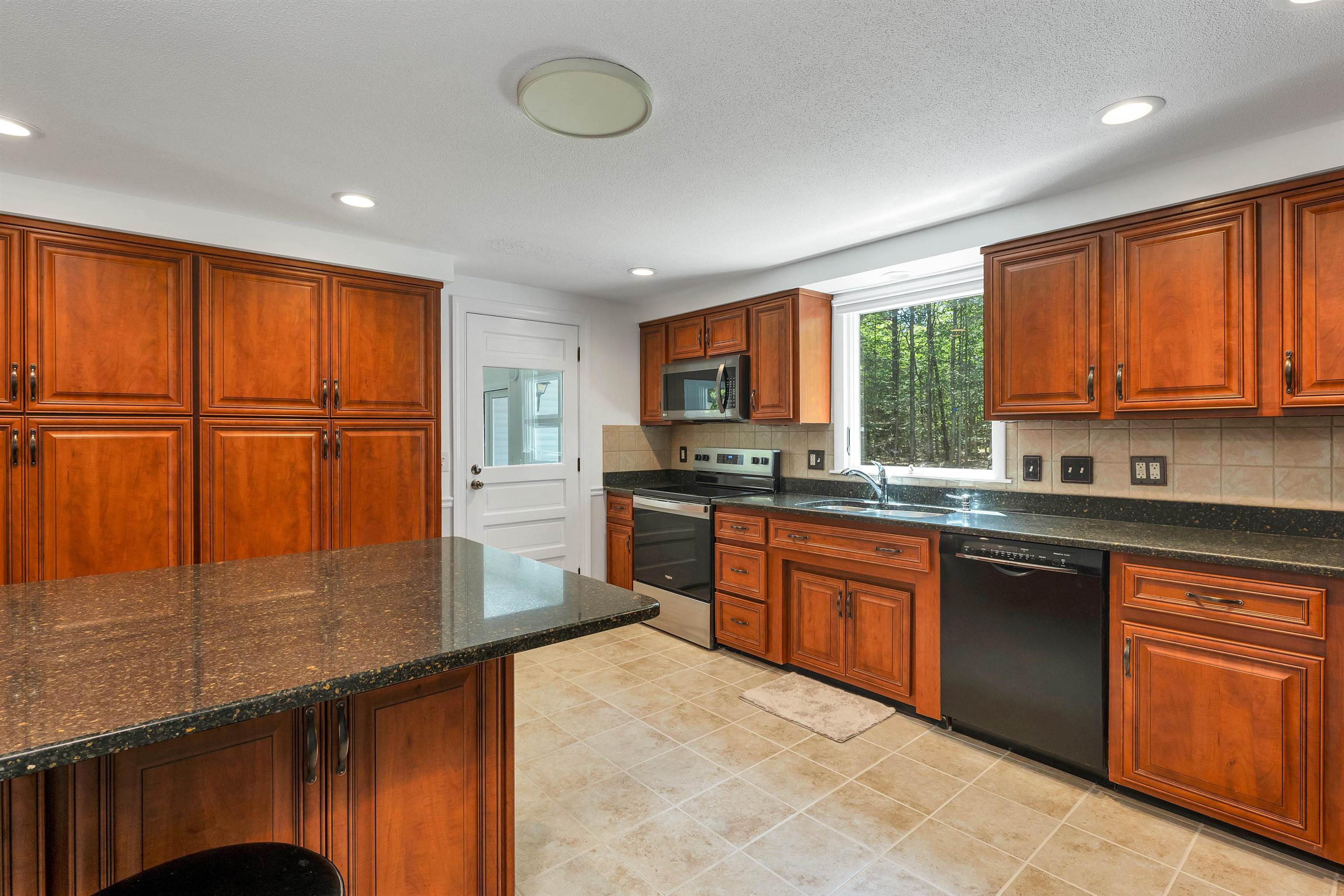 Bow, New Hampshire 03304, United States, 2 Bedrooms Bedrooms, ,2 BathroomsBathrooms,Residential,Pending,159219