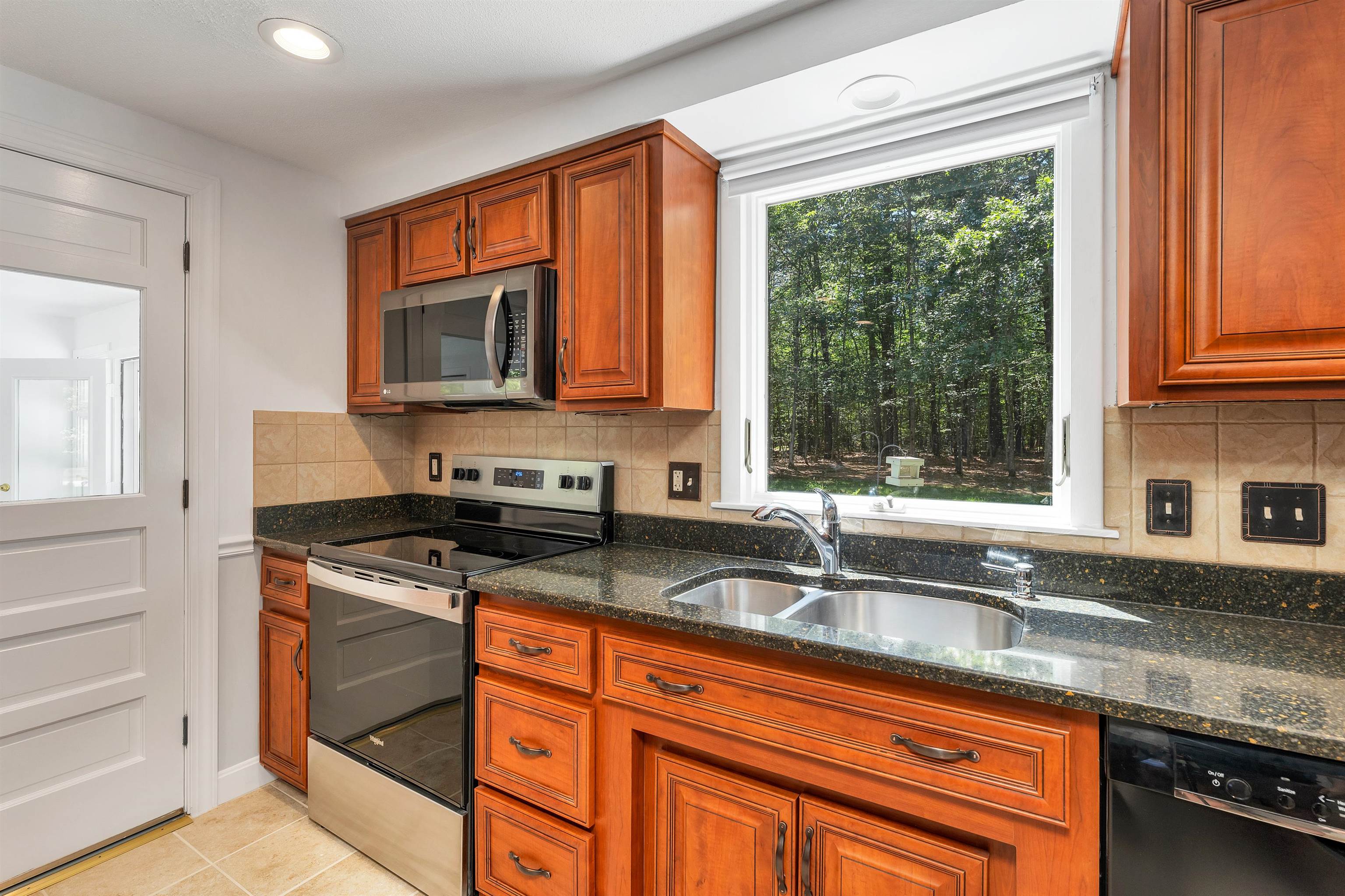 Bow, New Hampshire 03304, United States, 2 Bedrooms Bedrooms, ,2 BathroomsBathrooms,Residential,Pending,159219