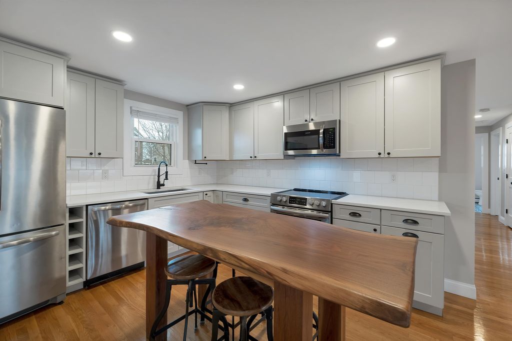 Photo of 17 Winchester Street, Portsmouth, NH 03801 (MLS # 5080721)