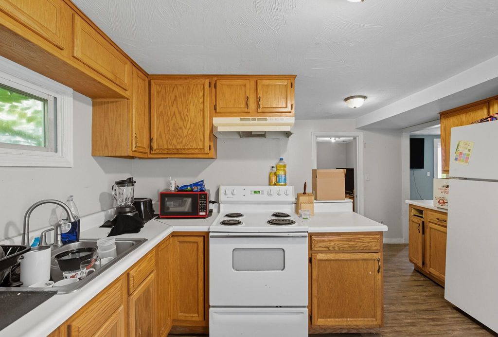 Photo of 21 South Street, Manchester, NH 03104 (MLS # 5061559)