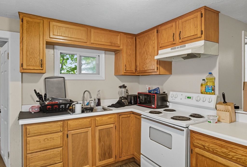 Photo of 21 South Street, Manchester, NH 03104 (MLS # 5061559)