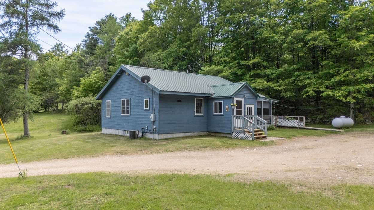 Loudon, New Hampshire 03307, United States, 2 Bedrooms Bedrooms, ,1 BathroomBathrooms,Residential,Pending,139697