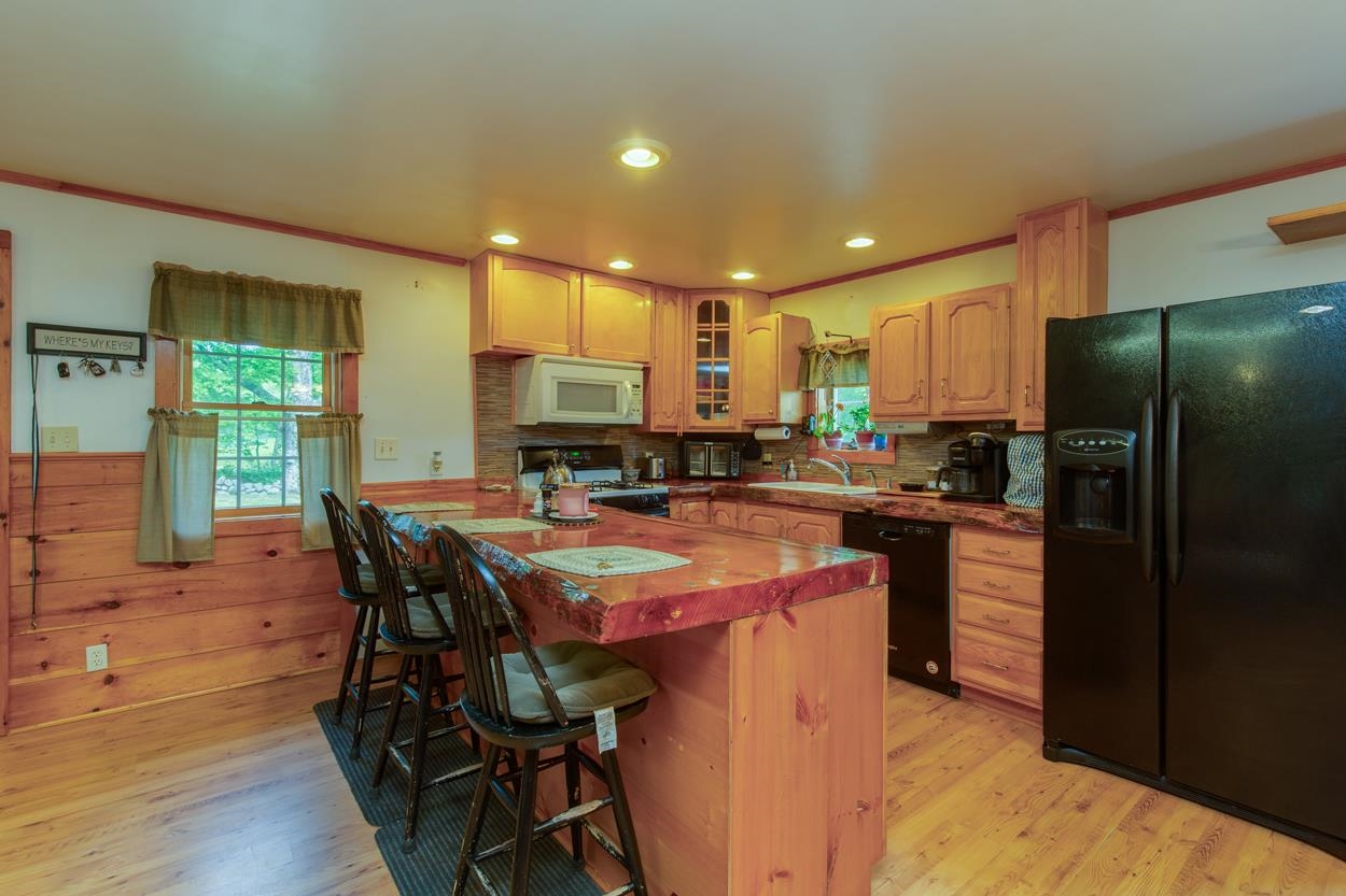 Loudon, New Hampshire 03307, United States, 2 Bedrooms Bedrooms, ,1 BathroomBathrooms,Residential,Pending,139697