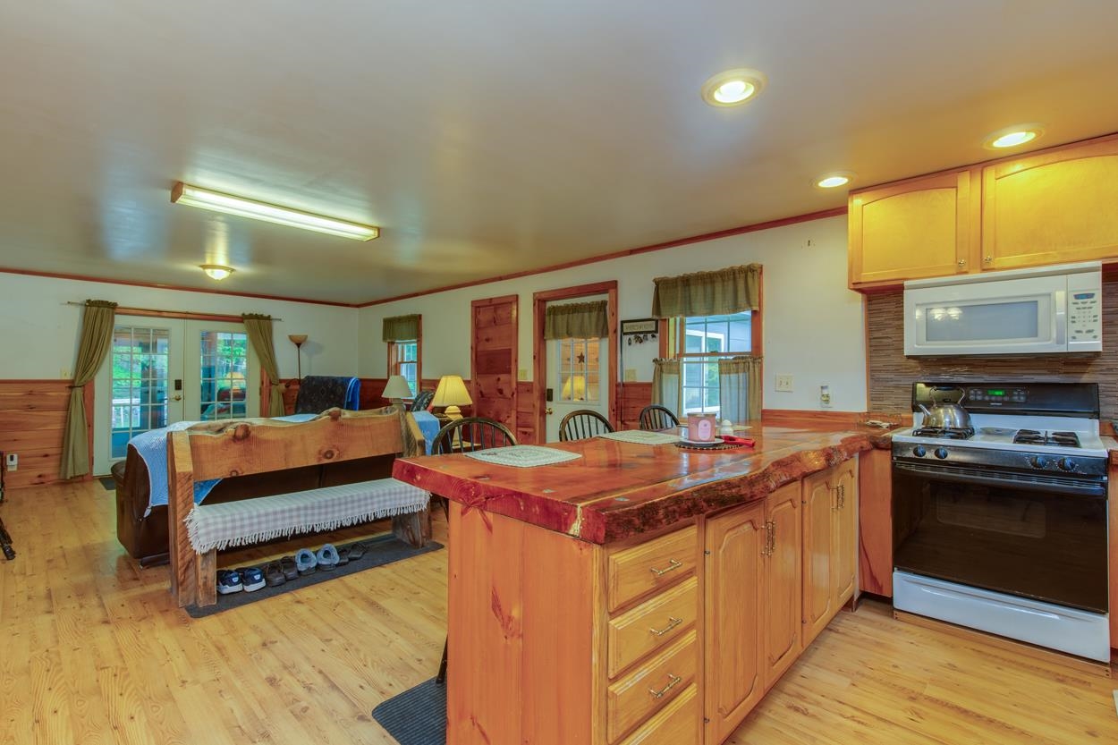 Loudon, New Hampshire 03307, United States, 2 Bedrooms Bedrooms, ,1 BathroomBathrooms,Residential,Pending,139697