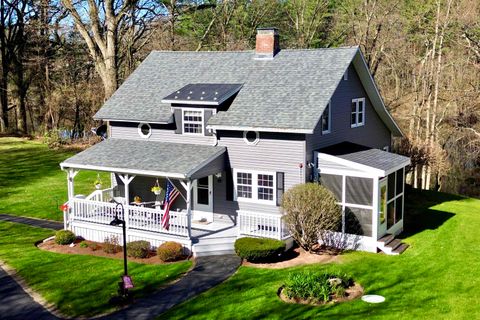 Photo of 20 Gilcreast Drive, Litchfield, NH 03052 (MLS # 5085936)