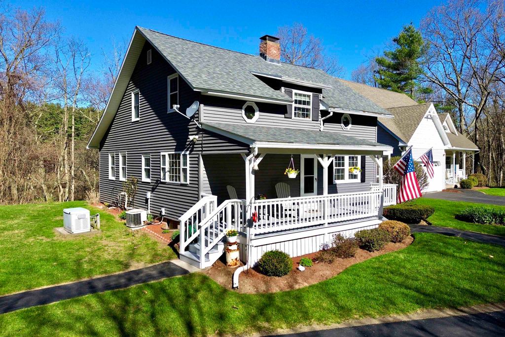 Photo of 20 Gilcreast Drive, Litchfield, NH 03052 (MLS # 5085936)
