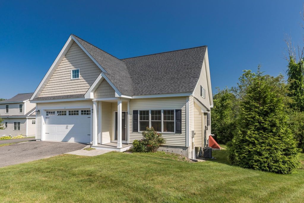 Photo of 6 Chadwick Circle, Windham, NH 03087 (MLS # 5052236)
