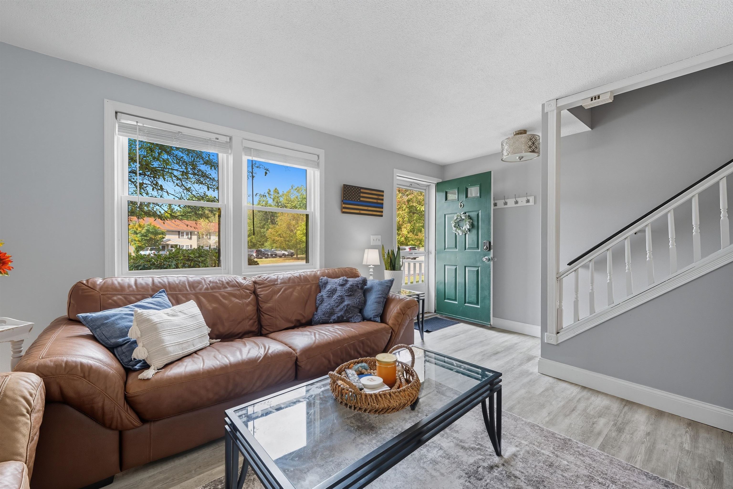 1035 S Mammoth Road 6