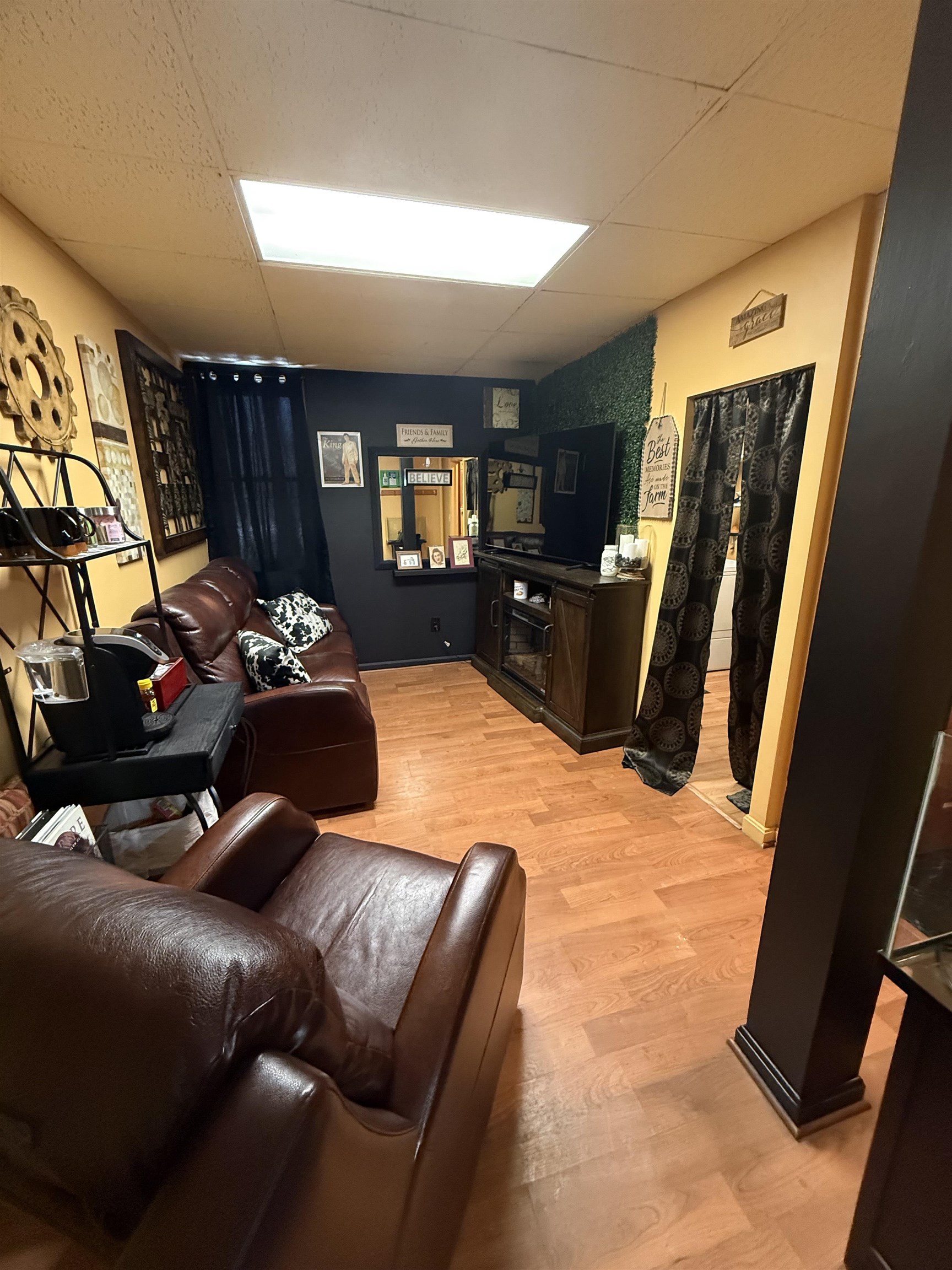 516 Mammoth Road Ret B5/U4